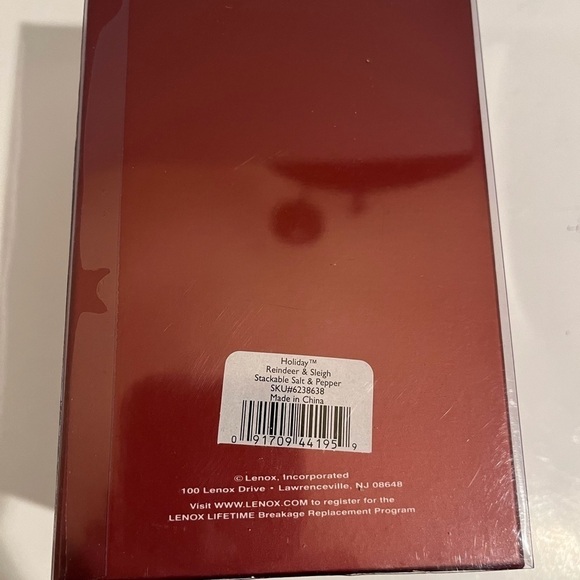 New in Box Lenox Holiday Stackable Reindeer and Sleigh Salt and Pepper Shakers - Picture 3 of 13